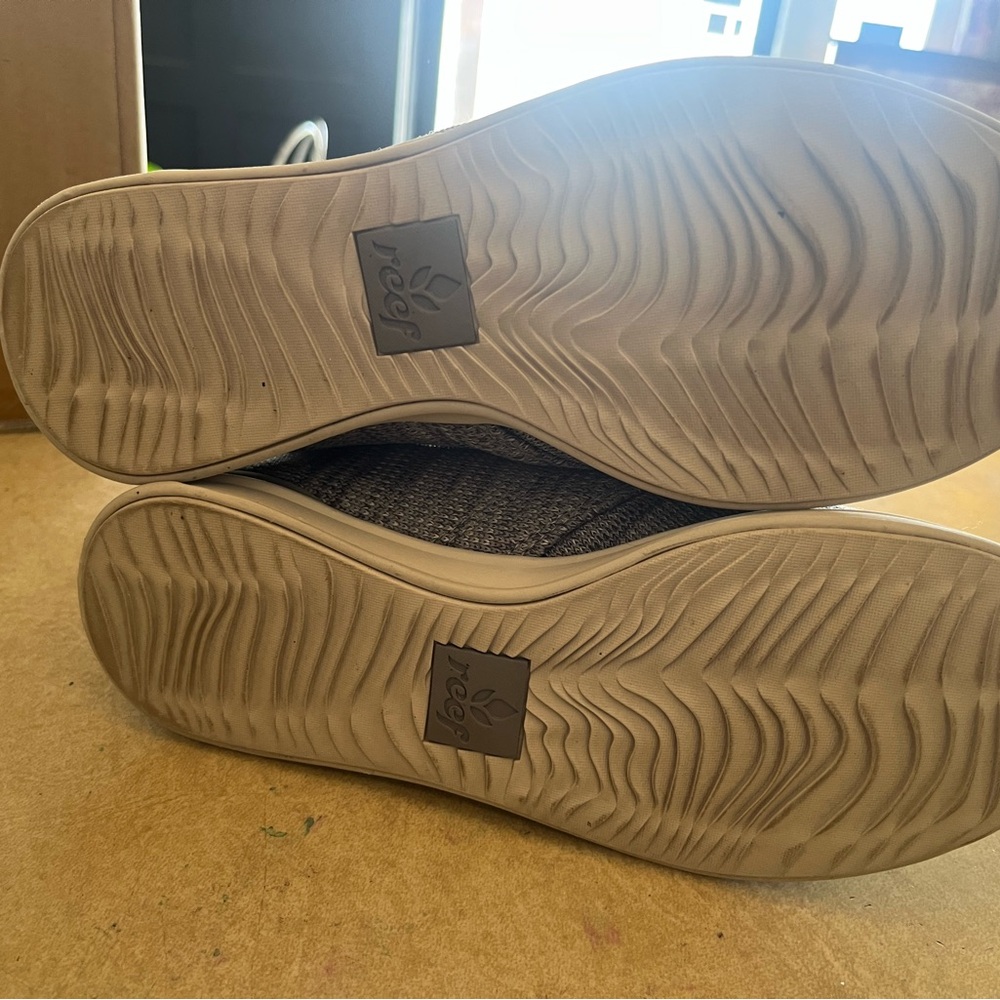 Reef Women's Gray Athletic Shoes - Picture 5 of 5
